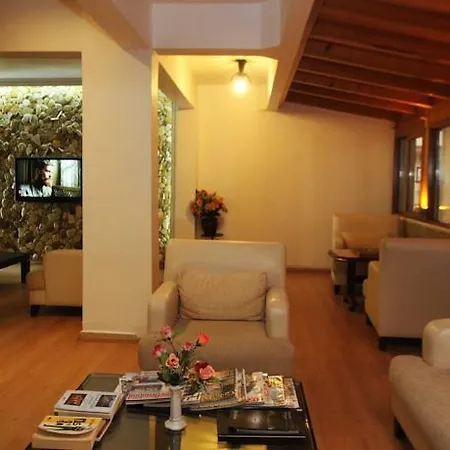Koz Eren Hotell Çeşme