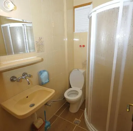 Koz Eren ホテル 2*